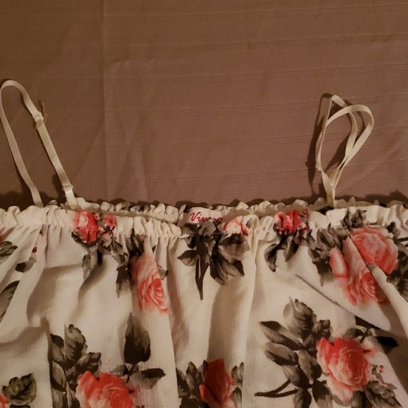 Floral top - Picture 2 of 3